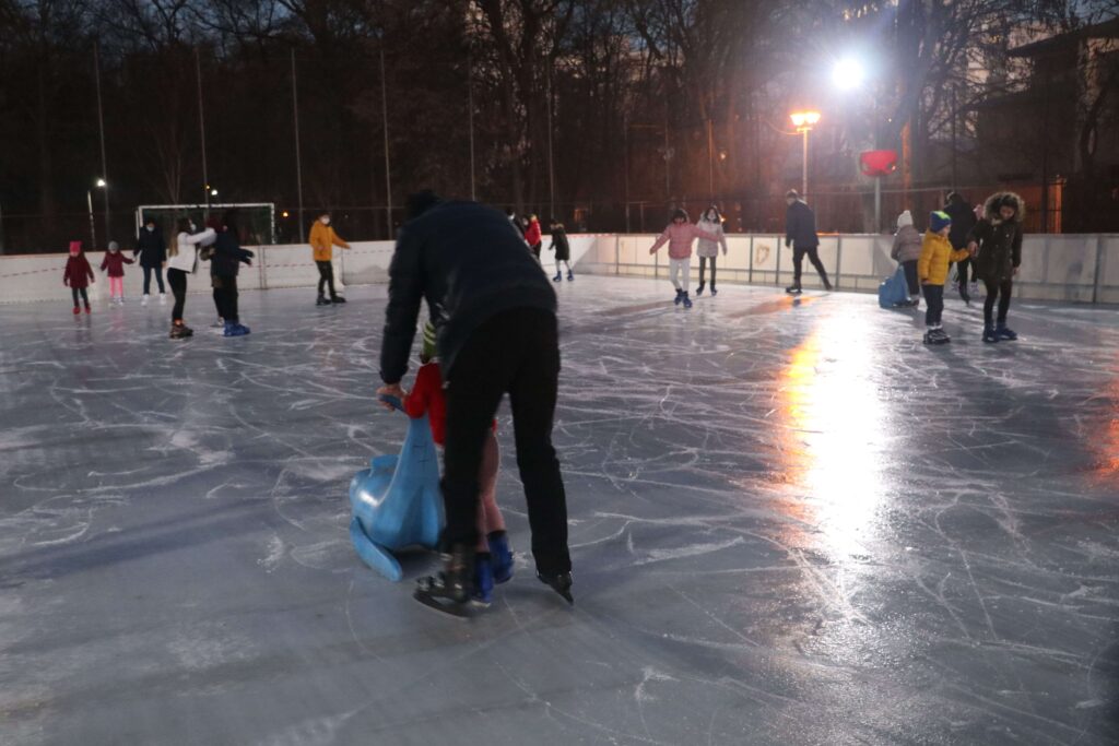 Un desen vechi în creion care îi înfățișează pe Don Quijote și Sancho Panza pe caii lor, de Wilhelm Marstrand.