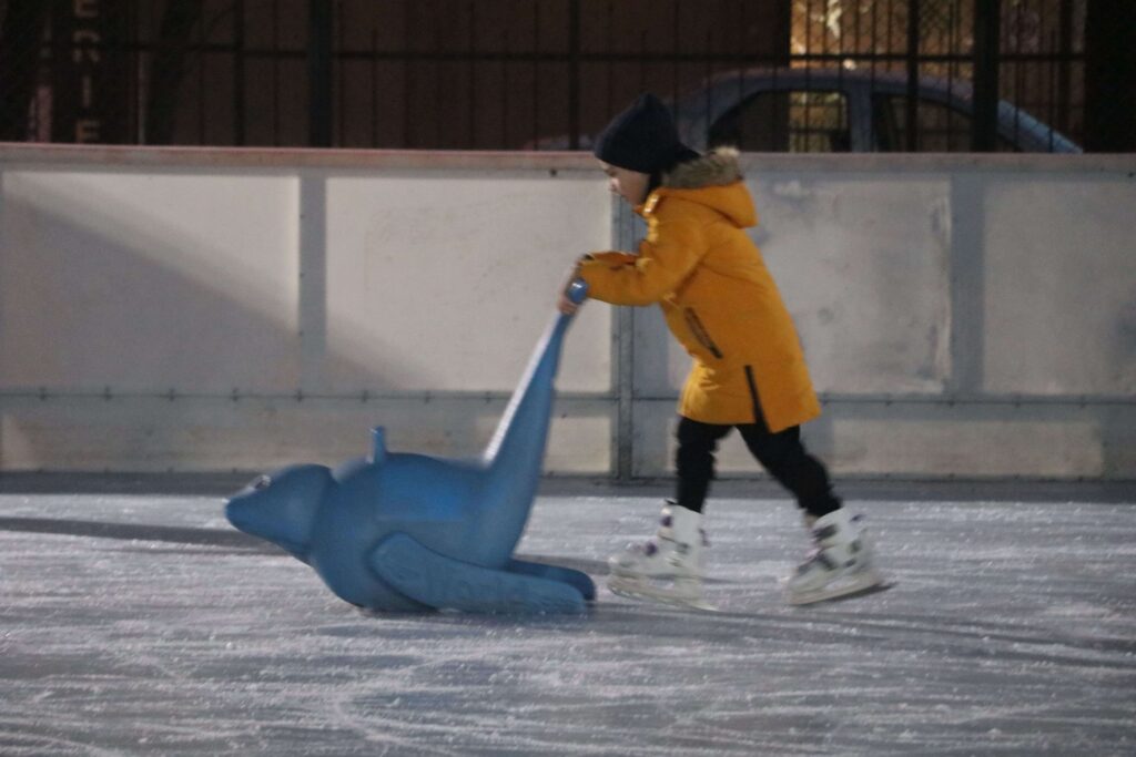 Un desen vechi în creion care îi înfățișează pe Don Quijote și Sancho Panza pe caii lor, de Wilhelm Marstrand.